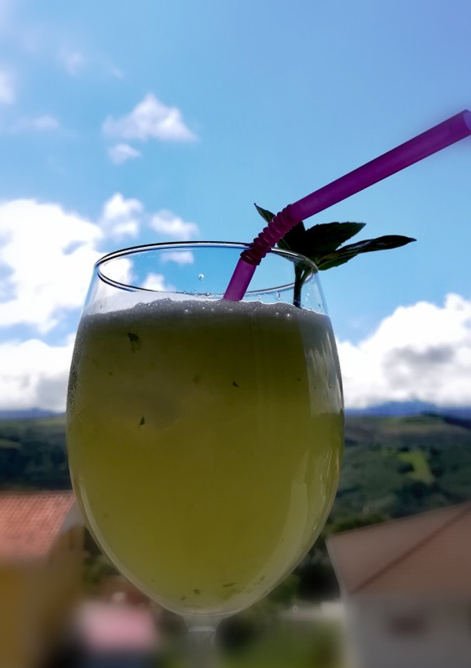 Una foto de Bebida refrescante de pepino