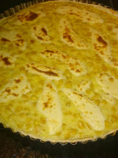 Una foto de Tarta de choclo con salsa blanca