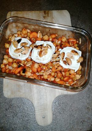 Une photo de Pois chiches, carottes, fenouil et chèvre