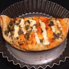 A picture of Cheesy garlic bread.