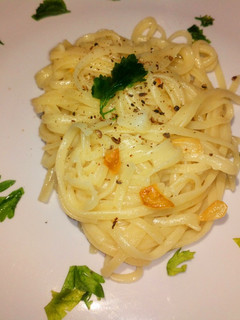Una foto de Linguine al ajo y oliva