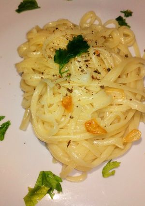 Una foto de Linguine al ajo y oliva