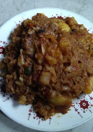 A picture of Cabbage Potatoes stir fry.