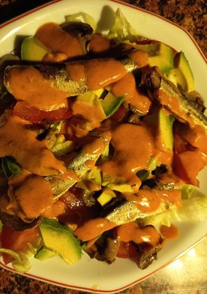 Una foto de Ensalada de Sardinillas y mojo rojo
