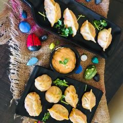A picture of Veg paneer momos.