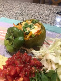 Una foto de PIMIENTOS RELLENOS con vegetales y arroz integral 🫑🥕🌽🧅