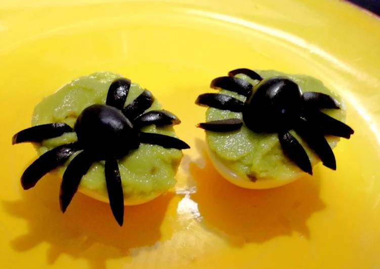 Easiest Way to Prepare Favorite Huevos araña para Halloween (con guacamole)