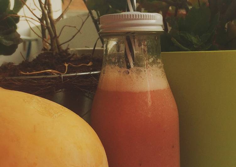 Smoothie fitness de fruta y agua de coco