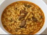 شوربة لسان العصفور مع قطع اللحمة