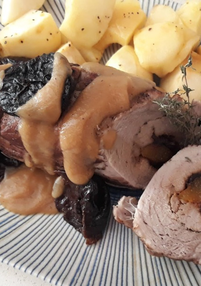 Una foto de Solomillo de cerdo relleno de ciruelas