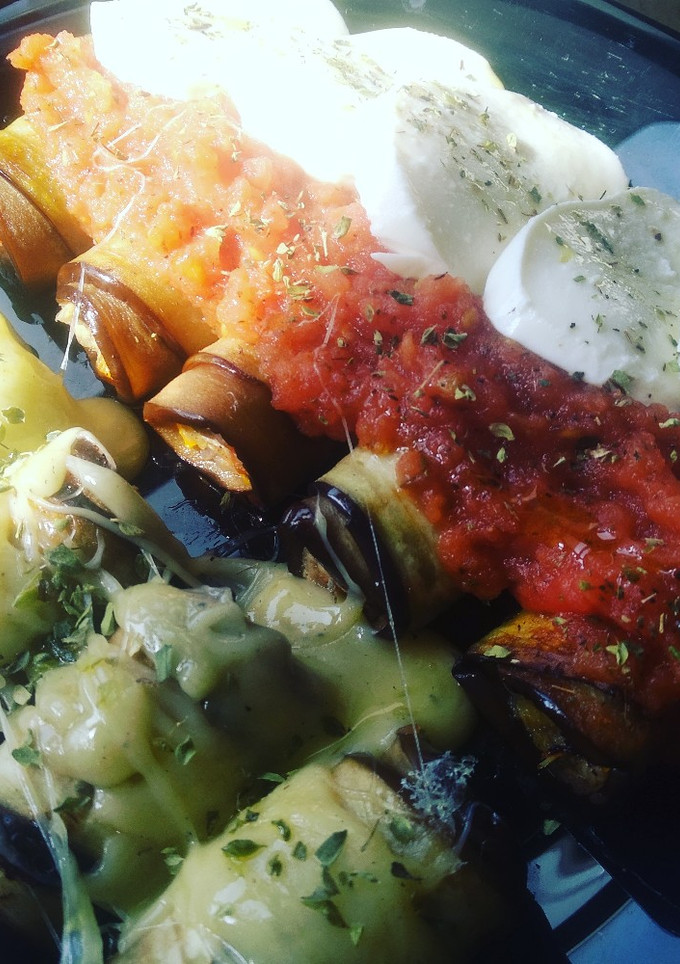 Una foto de Canelones de berenjena rellenos de verduras