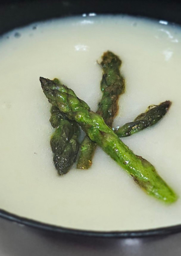 Una foto de Crema de espárragos blancos