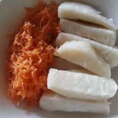 Boiked yam with grated carrots A picture of Boiked yam with grated carrots.