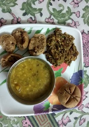 A picture of Dal bati.