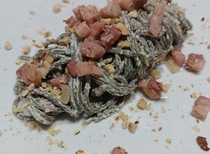 Foto di Spaghetti alla spirulina con crema di formaggio spalmabile
