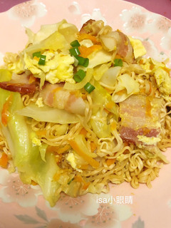 簡單的培根炒泡麵 的食譜成品照片