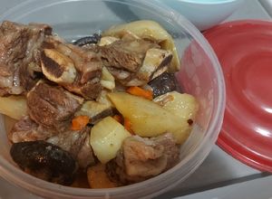 Hình của món Sườn bò kho củ cải.