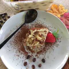 A picture of Tiramisu (egg drop biscuit).