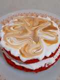 Red velvet con Chantilly y caramelo