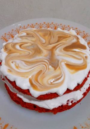 Una foto de Red velvet con Chantilly y caramelo