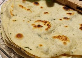 Piadina, bazsalikomos, olasz laposkenyér (vegán)
