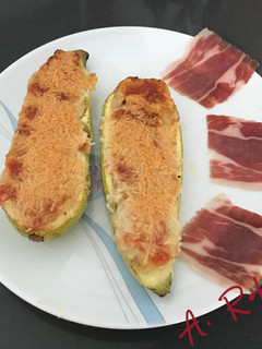 Una foto de Calabacín relleno de atún