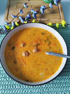 Kapros tejfölös zöldbableves húsgombóccal gluténmentesen recept fotója