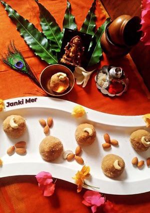 ચૂરમા ના લાડુ (Churma Ladoo Recipe In Gujarati) રેસીપી મુખ્ય ફોટો
