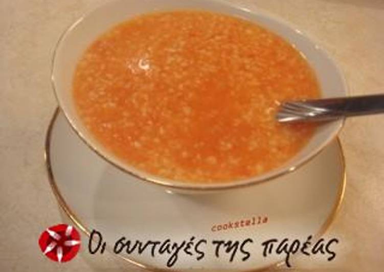 Trahanas soup with tomato