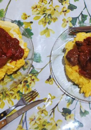 Una foto de Polenta con osobuco!