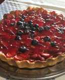 Tarta de frutillas y arándanos