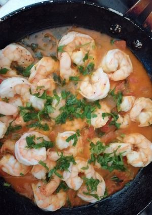 Una foto de Camarones en salsa de tomates