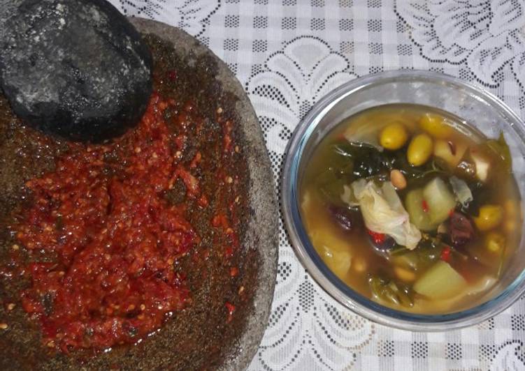 Sayur asem+ sambal terasi+ ikan asin kepala batu...😋