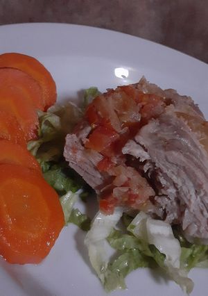 Una foto de Matambre de cerdo adobado árabe 🍋😉 c/ zanahorias caramelizadas