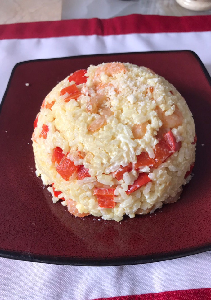 Una foto de Arroz frito con camarones y crema