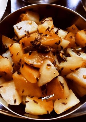 व्रत वाले जीरा आलू (vrat wale jeera aloo recipe in Hindi) रेसिपी मुख्य फोटो