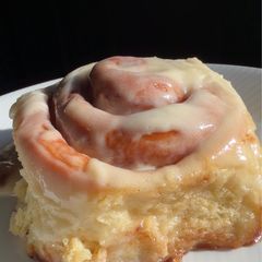 A picture of XL Cinnamon Rolls.