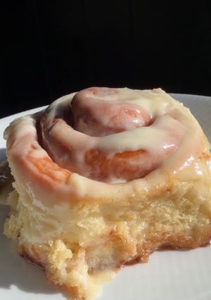 A picture of XL Cinnamon Rolls.