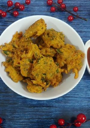 পালং শাক পাকোড়া (palong shaker pakoda recipe in Bengali) রেসিপির প্রধান ছবি
