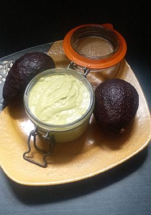 Una foto de Mayonesa de aguacate🥑🥑 fácil y saludable