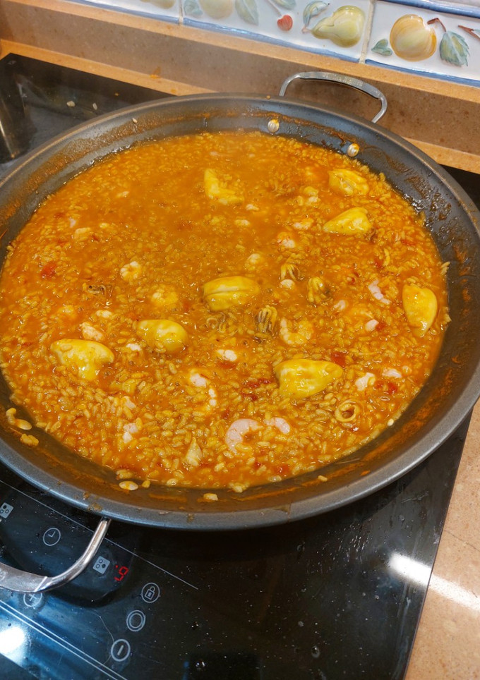 Una foto de Arroz de gamba roja y chipirones