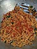 Seblak mie goreng daun kelor