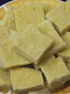 மைசூர் பாகு(mysore pak recipe in tamil) செய்முறை முக்கிய புகைப்படம்