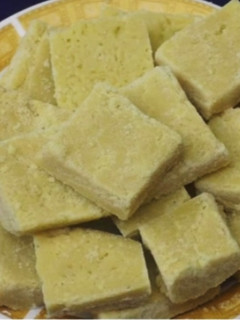 மைசூர் பாகு(mysore pak recipe in tamil) செய்முறை முக்கிய புகைப்படம்