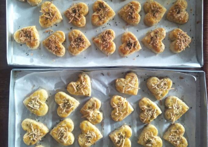 Bagaimana Membuat Garlic Cheesy Butter Cookies Anti Gagal