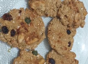 Una foto de Galletitas de avena con frutos secos y azúcar de estevia con limón🍋