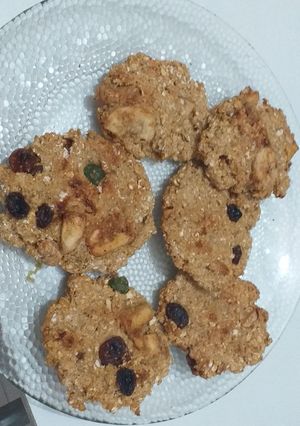 Una foto de Galletitas de avena con frutos secos y azúcar de estevia con limón🍋