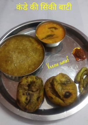 बाटी खट्टी मीठी दाल (bati khatti meethi dal recipe in Hindi) रेसिपी मुख्य फोटो