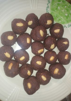 A picture of Peanut Biscuit pops.