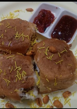 કચ્છી દાબેલી (Kutchhi Dabeli Recipe In Gujarati) રેસીપી મુખ્ય ફોટો